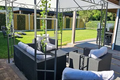 Image de Cozy 3br Bungalow in Ermerstrand park - The Village House Retreat near the beech