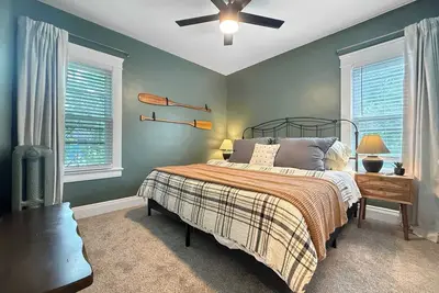 Image de Chic Lakeside Retreat, Steps from the Beach!