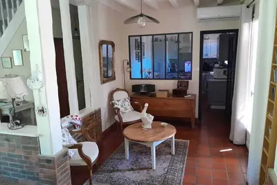 Image de Charmante maison dans un calme reposant avec accès à un étang en face