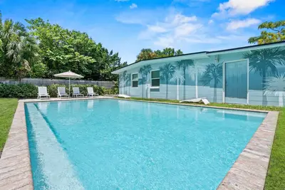 Image de New! Heated Pool & 8 Blocks to Beach and Pier!
