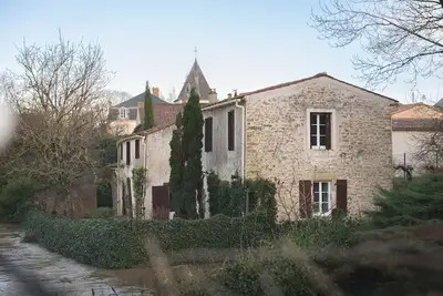 Image de Maison de famille en bord de fleuve, tranquillité assurée!
