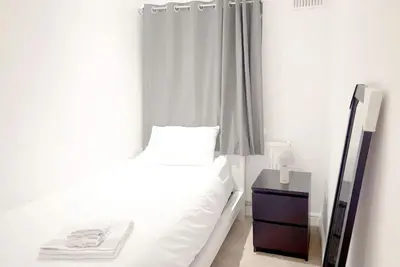 Image de 3-Bed Home in Heathrow Easy Access to London