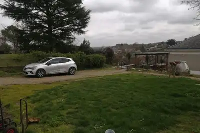 Image de à mi chemin entre la ville et le zoo de Beauval, grand espace extérieur couvert