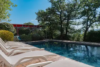 Image de Villa 'Face Au Mont Bouquet' avec piscine privée, Wi-Fi et climatisation