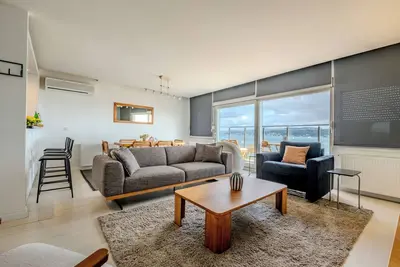 Image de Bosphorus View: Spacious 3-bedroom apartment in lovely Istanbul with Ac