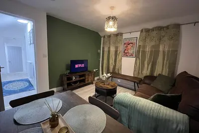 Image de Appartement-en Ville-Douche-Vue sur Rue-central hub
