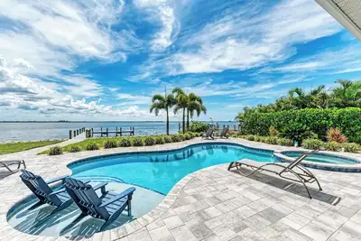 Image de Bayfront Home - Private Pool - By Island Real Estate Vacations