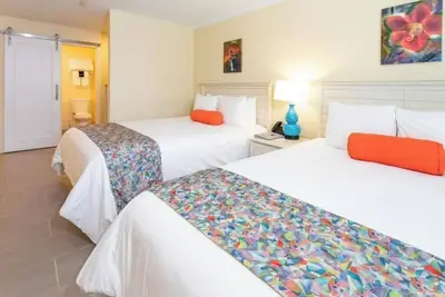 Image de 2-Room Rental | City Views + Easy Access to Art, Eats & History