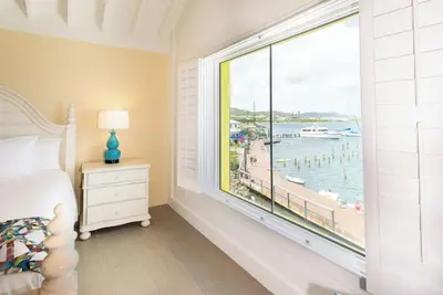 Image de 3-Room Ocean View Stay | Queen Beds + Steps to Sand & Sun