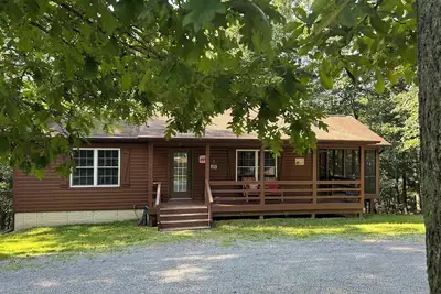 Image de Charming 2-bedroom cabin upstairs only Wifi, Ac in tranquil Berkeley Springs