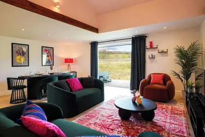 Image de Moonlight Lodge - 4 bedroom Barn with Hot Tub!