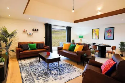 Image de Starlight Lodge - 4 bedroom Barn with Hot Tub!
