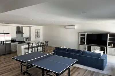 Image de New 2 bed/2 bath 1, 900sqft  condo, 1 block from channel, 3 blocks to dtown.