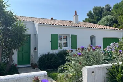 Image de 50m bord de mer, charmante maison calme arborée, commerces proches à pied