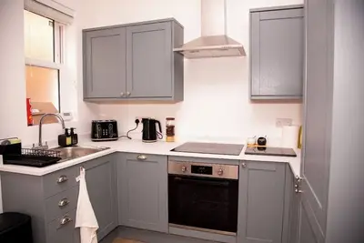 Image de Smart Stay BnB | Next to Farnborough Airport | Sleeps 6 | Parking | Garden