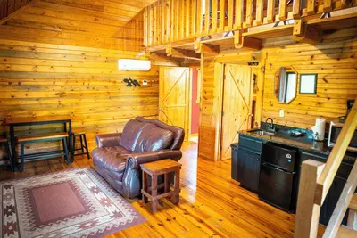 Image de Grizzly Cabin- Cozy lodging At Horseshoe Canyon Ranch