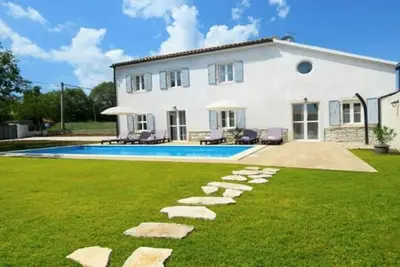 Image de Beautiful and relaxing house in quiet village with heated pool