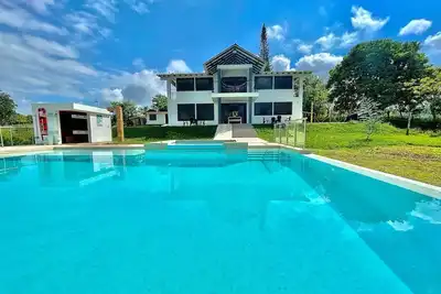 Image de Escape to Paradise: A Charming Nature Retreat Near Panaca Park in QuindĂo