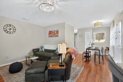 Image de Charming 2-bedroom townhome in great location offering all the comforts of home.