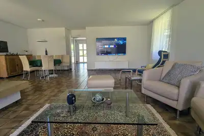 Image de Dora's Huus - Haus, Terrasse, Garten & 3 Tv's - Erholung & Ausflüge in Zürich