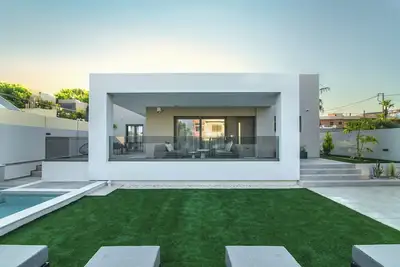Image de Luxury Villa in Central location close to the beach, shops and restaurants.