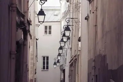 Image de Historic Heart! Notre Dame Hideaway: Grand 175m² Townhouse with Patio