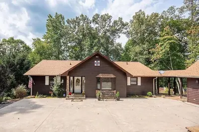 Image de Charming 2-bedroom house in  Franklin Nc with  Bonus apartment above the garage