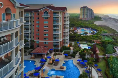 Image de 2-bedroom villa in tranquil Myrtle Beach with WiFi, fitness room