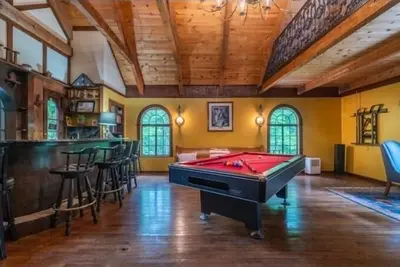 Image de Alpine Escape Chalet! With Pool Table And Spacious Rooms For Entertaining