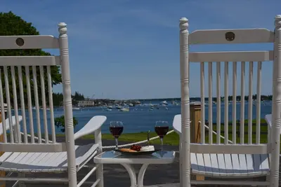 Image de Harbor Oasis - Sunny, Serene Harborside Cottage with Stunning Sunrises!