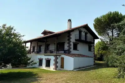 Image de Rural house 10 minutes from pamplona with large garden and games room