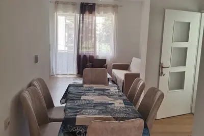 Image de \nComfortable 3-bedroom, 3 balcony, city center WiFi, A/C, free parking, Bitola