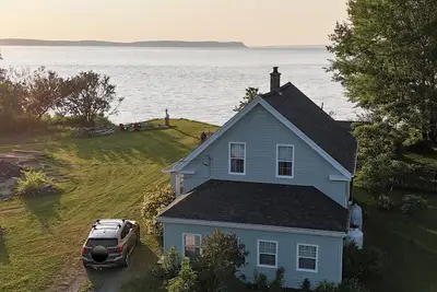 Image de “By the C” seaside stay on the Bay of Fundy: hot tub & sauna