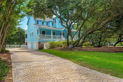 Three's A Charm: Private Pool, Hot Tub, Community Amenities!