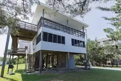 Image de Semi oceanfront 4 bedroom home in Salvo! It’s pet friendly. Walk to the beach.