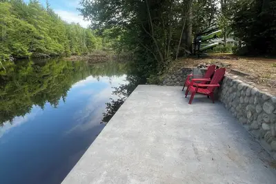 Image de Cozy River Side Cabin