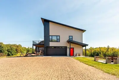Image de Immerse yourself at Paraiso Acres, a dreamy 3 bedroom + loft in paradise.