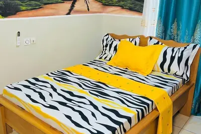Image de Appartement et studio meublé en bordure de mer.