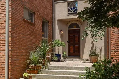 Image de Midtown Lighthouse - Private Multilevel Condo in the midst of Midtown!