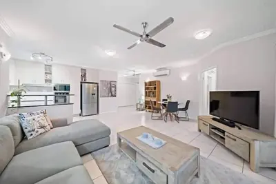 Image de 2 bedroom unit right on The Strand