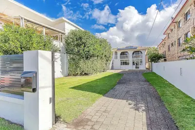 Image de Coastal Home Retreat - Spacious, Sleeps 12