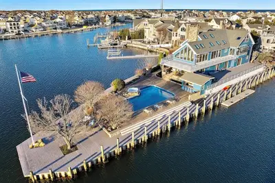 Image de Cap17 | Manasquan - Largest Waterfront Property, 5br 5ba Over 7000sf - Pool!
