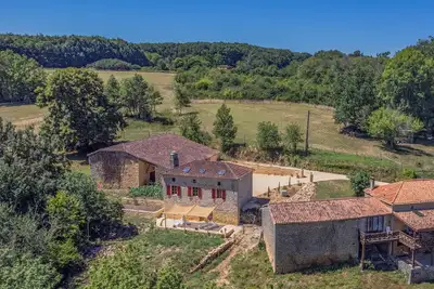 Image de Rustique maison de campagne avec cour et bainspa