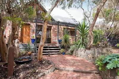 Image de Vernon Hideaway I Pet Friendly I Walk to beach