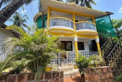 Yellow Haven 4br Villa in Goa by Homeyhuts
