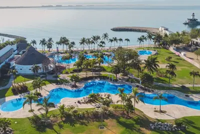 Image de Spacious 4br w Jacuzzi & Beach Access - Villa 91
