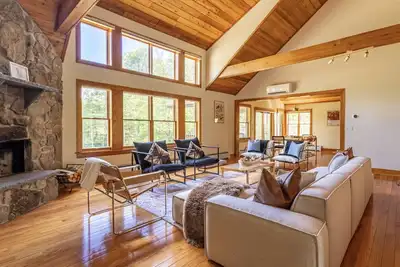 Image de New: Spacious & Stylish Cabin Just Outside Roscoe