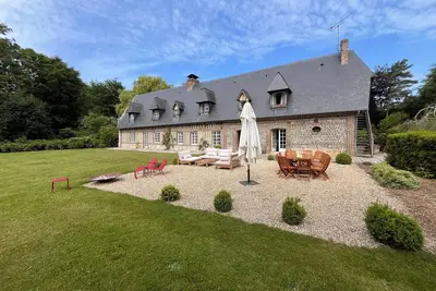 Image de Les HĂŞtres \n7 Ch, 7 SdB, 17, 000m2 de jardin clos + Piscine de 12m
