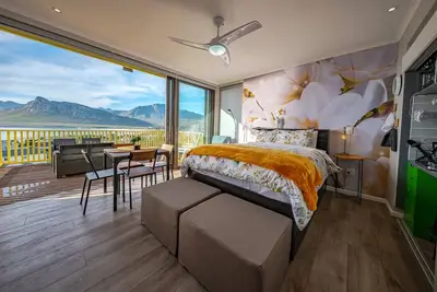Image de Dreamview Glass Suite: Unique apartment with wide ocean and mountain views