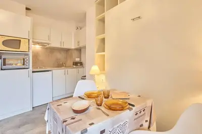 Image de Studio central avec balcon, proche Thermes